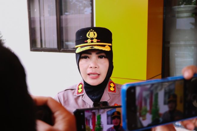 
					Amankan 94 Botol Miras Jenis Captikus di KM Al-Sudais, Kapolres: Masyarakat Tidak Boleh Jual Beli Minuman Beralkohol Ilegal.