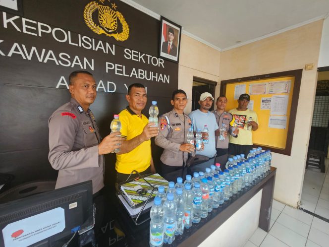 
					Razia di KM AL Sudais 21, Polisi Temukan Puluhan Botol Miras Ilegal Tanpa Pemilik