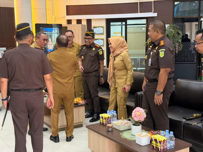 
					Bupati Kepulauan Sula Hadiri Penandatanganan MoU Kejati dan Pemda se-Maluku Utara di Ternate