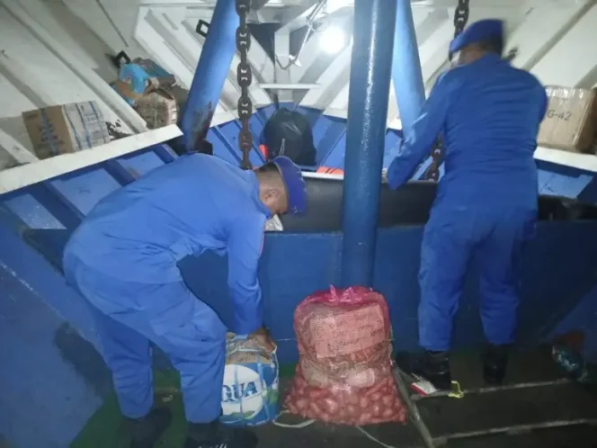 
					Sat Polairud Sula Perketat Pengawasan, 22 Botol Cap Tikus Disita